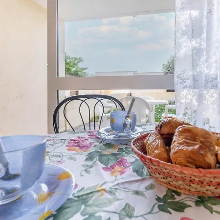 Daire Les Oceanides-4 By Interhome